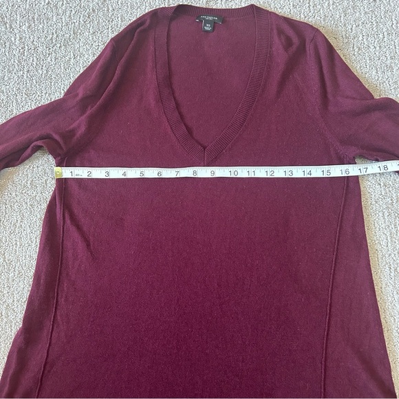 Ann Taylor Sweater Womens XS Burgundy Cashmere Blend V Neck Preppy Classic - Picture 11 of 12